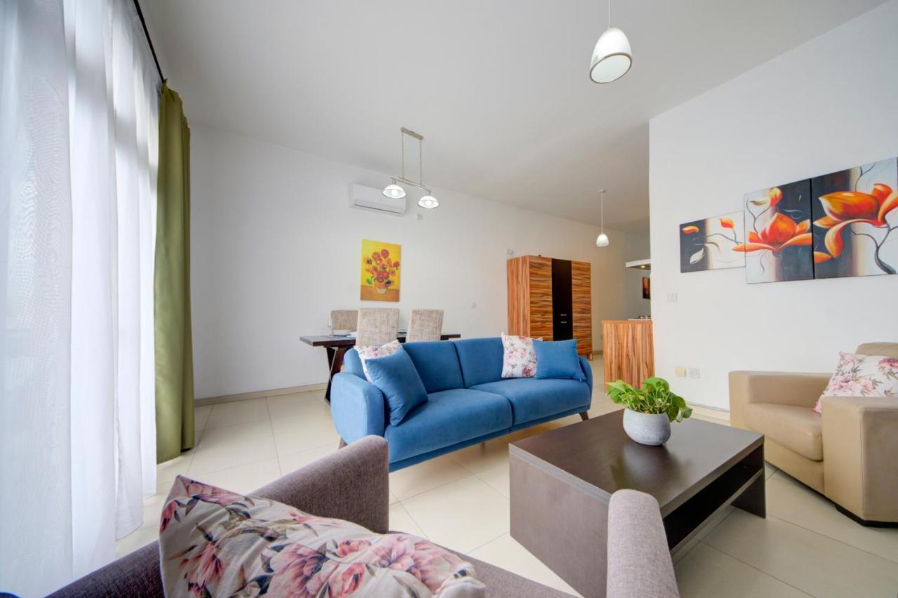 St Julians 2 Bedroom Apartment With Commanding Seaviews By Shortletsmalta Saint Julian's Exterior foto