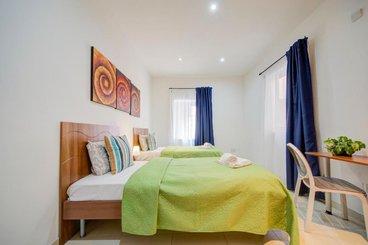 St Julians 2 Bedroom Apartment With Commanding Seaviews By Shortletsmalta Saint Julian's Exterior foto