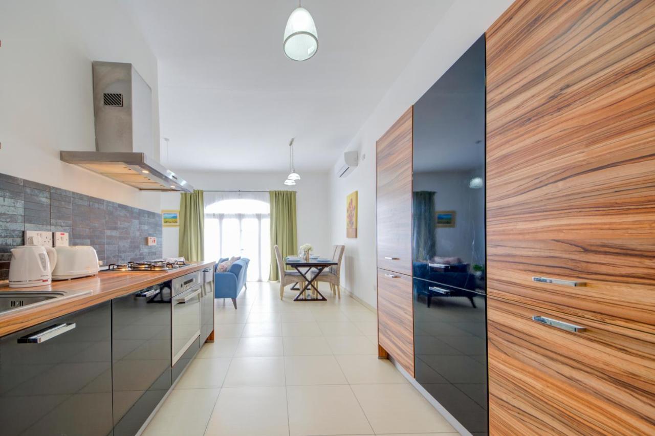 St Julians 2 Bedroom Apartment With Commanding Seaviews By Shortletsmalta Saint Julian's Exterior foto