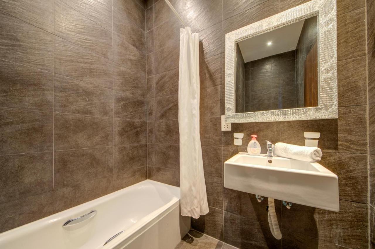 St Julians 2 Bedroom Apartment With Commanding Seaviews By Shortletsmalta Saint Julian's Exterior foto
