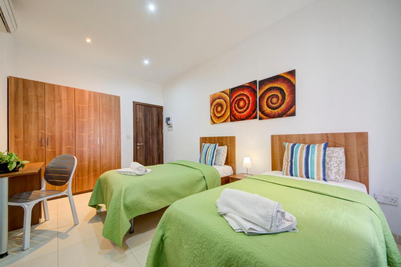 St Julians 2 Bedroom Apartment With Commanding Seaviews By Shortletsmalta Saint Julian's Exterior foto