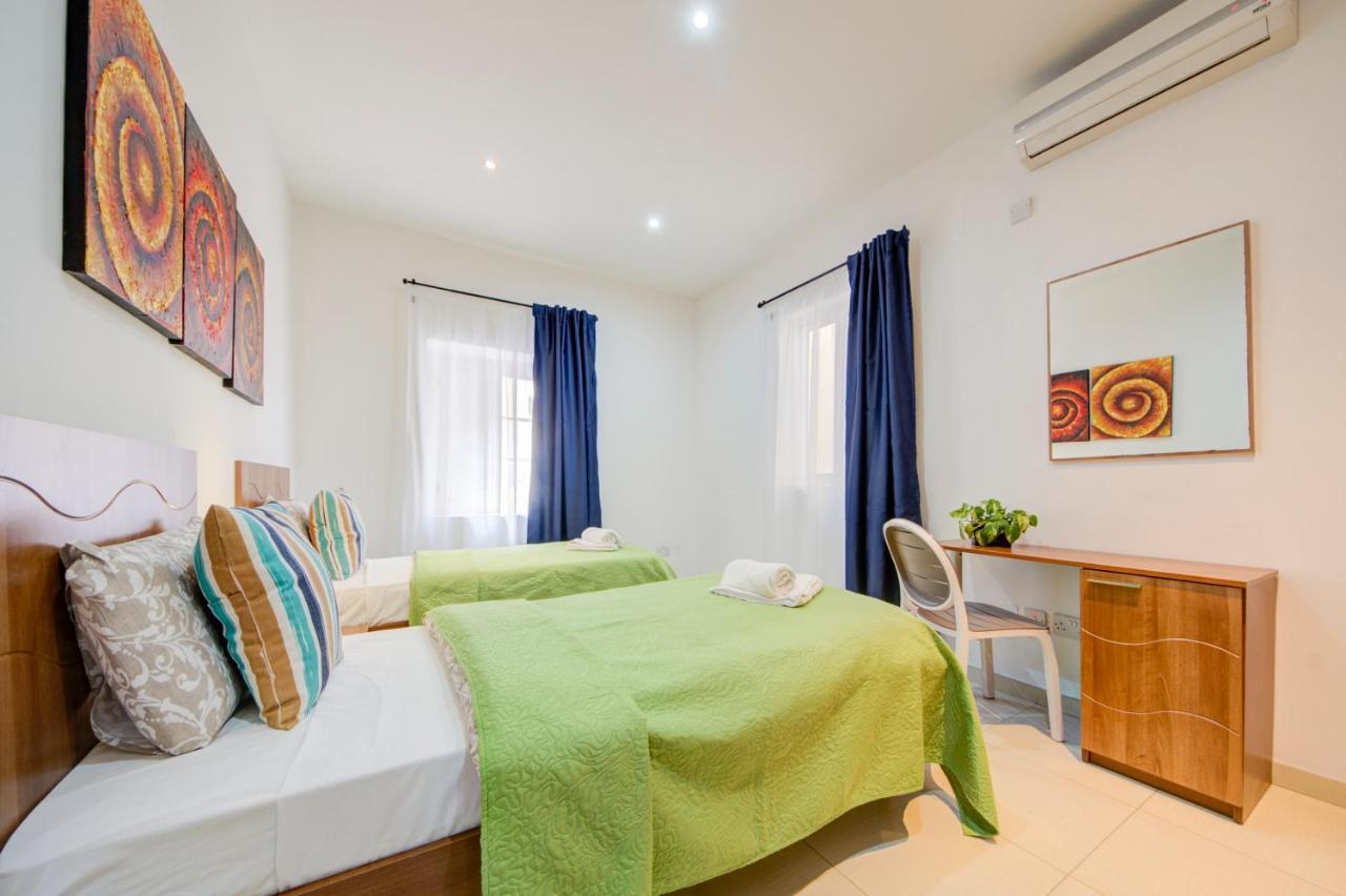 St Julians 2 Bedroom Apartment With Commanding Seaviews By Shortletsmalta Saint Julian's Exterior foto