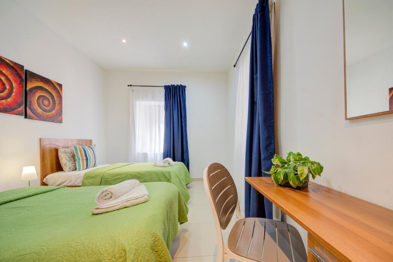 St Julians 2 Bedroom Apartment With Commanding Seaviews By Shortletsmalta Saint Julian's Exterior foto